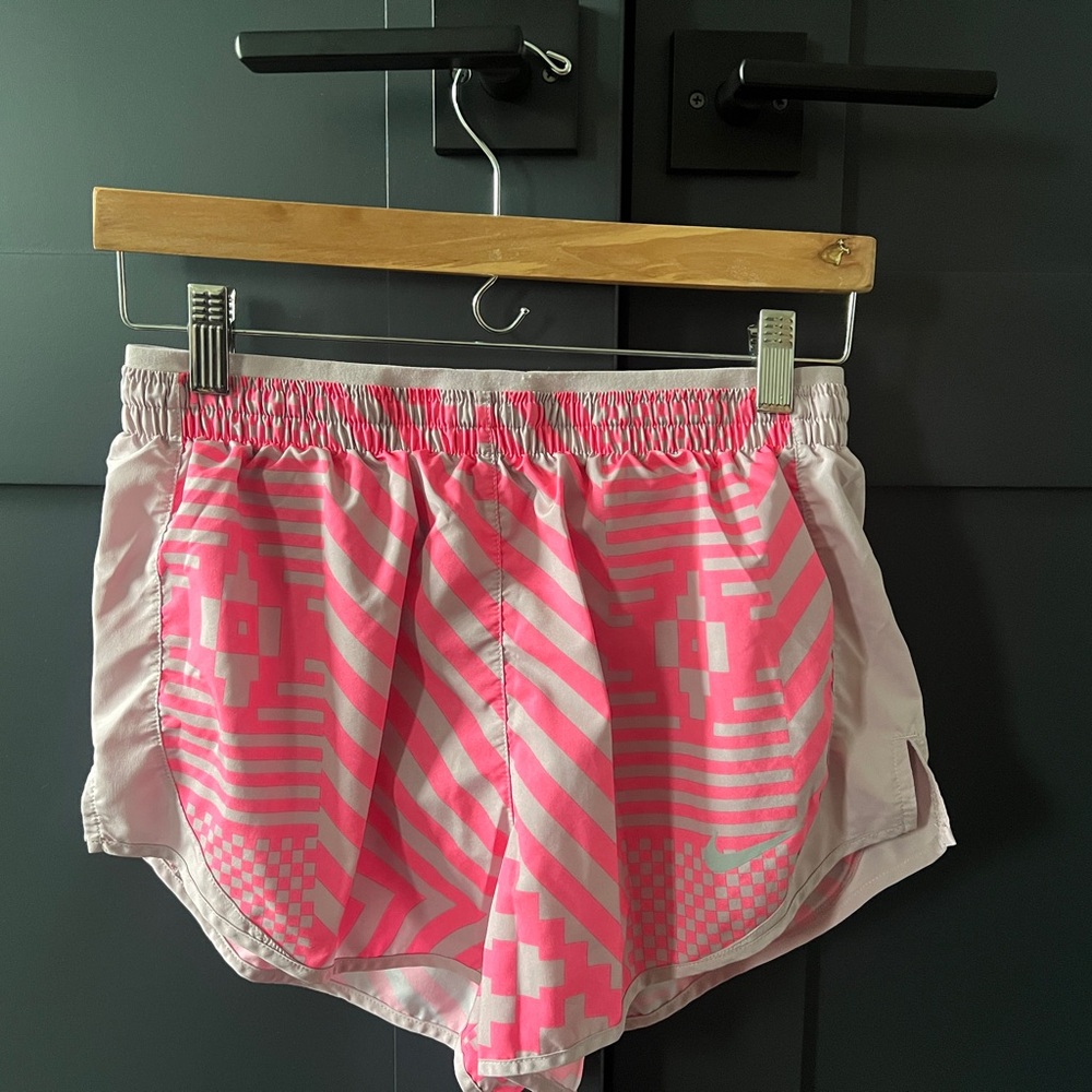 NIKE FLEX DRI FIT TEMPO RUNWAY LUXE 3” WOMEN'S RUNNING SHORTS PINK - Picture 5 of 6